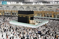 البدء في أعمال صيانة الكعبة المشرفة